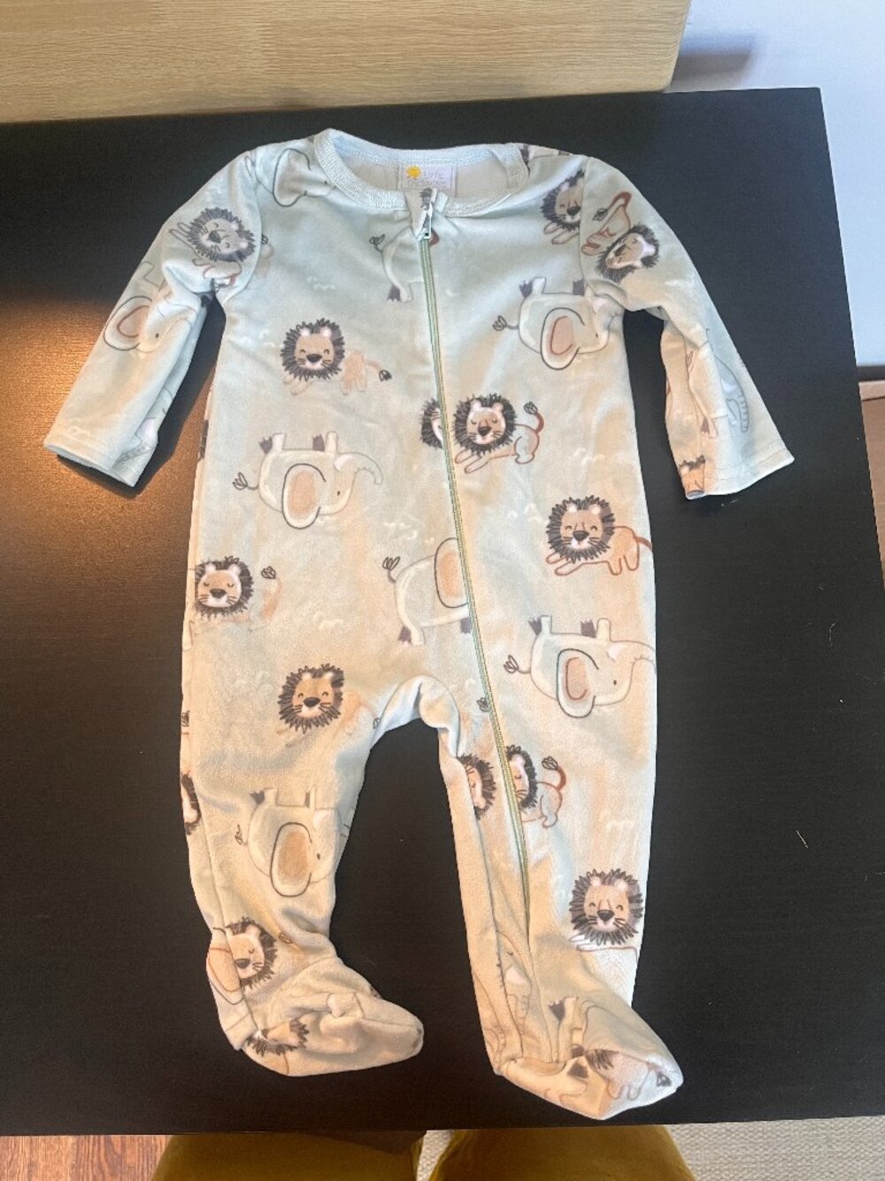 [$2 in a bundle] Little Chickadees velvet mint green lions and elephants footie